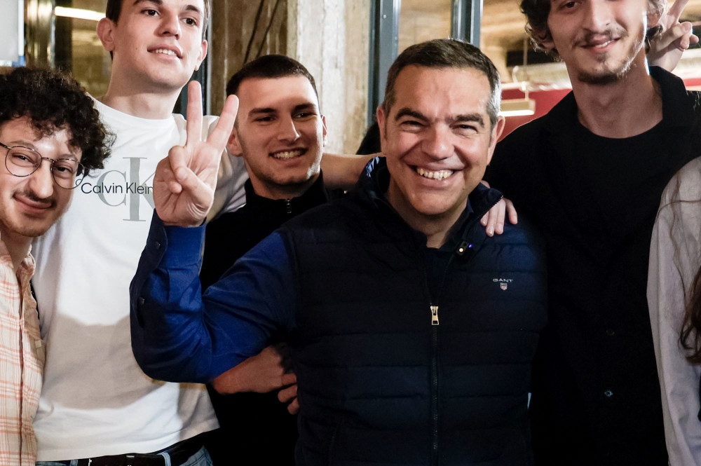 Έρχεται κι ο Τσίπρας να παίξει μπαλίτσα: ούτε νωρίς ούτε αργά, Πανωλεθριακός στα γήπεδα ξανά