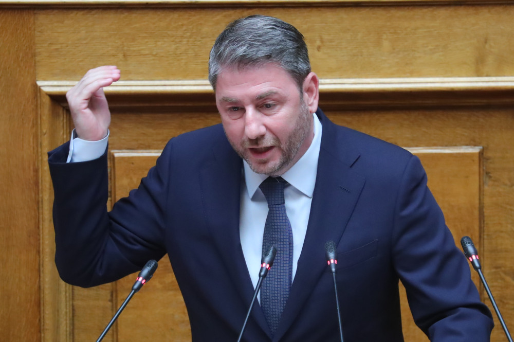 Ανδρουλάκης σε πολιτικό αμόκ: υποκλοπές, κραυγές και ένα ΠΑΣΟΚ που ψάχνει σωσίβιο