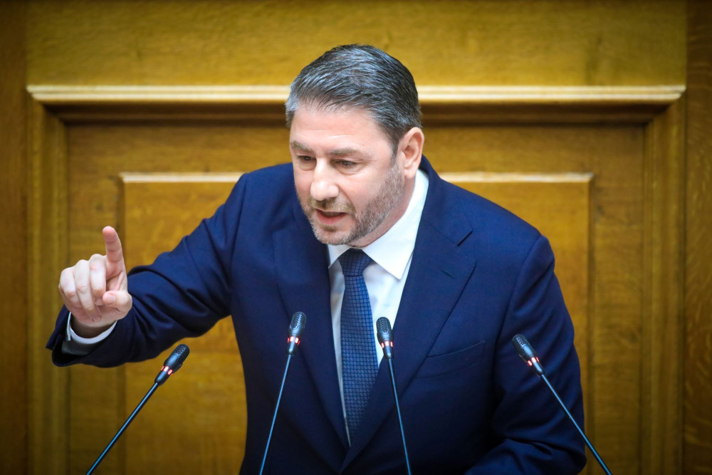 Τα μήλα και τα πορτοκάλια του Ανδρουλάκη: το «φάουλ» με Στουρνάρα και ο αποχαιρετισμός στο κέντρο