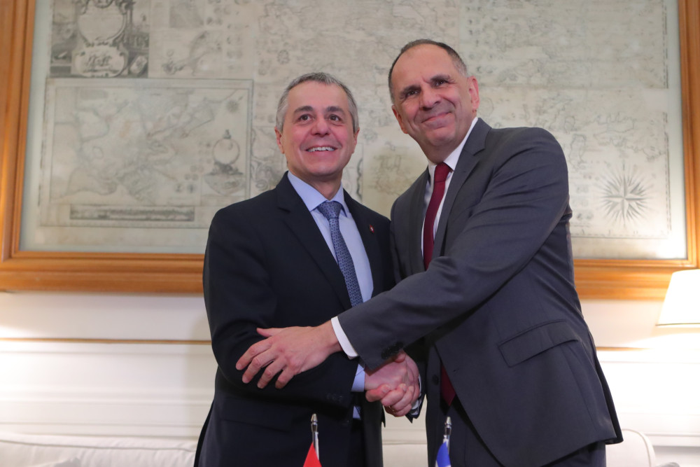 Γιώργος Γεραπετρίτης: Η Ελλάδα επιδιώκει στενότερες σχέσεις με την Ελβετία - Στο επίκεντρο άμυνα, διεθνείς εξελίξεις, μεταναστευτικό