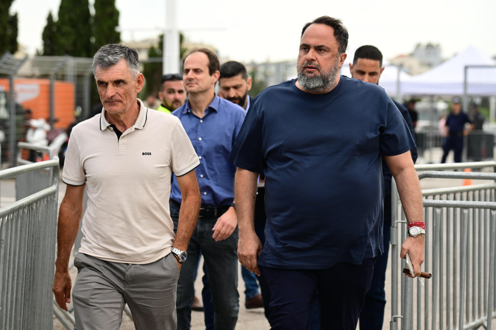 Χαμός με Μαρινάκη και στην Αγγλία - Η αναφορά της Sun: «To σκισμένο πουκάμισο και μώλωπας κάτω από το μάτι» (video)