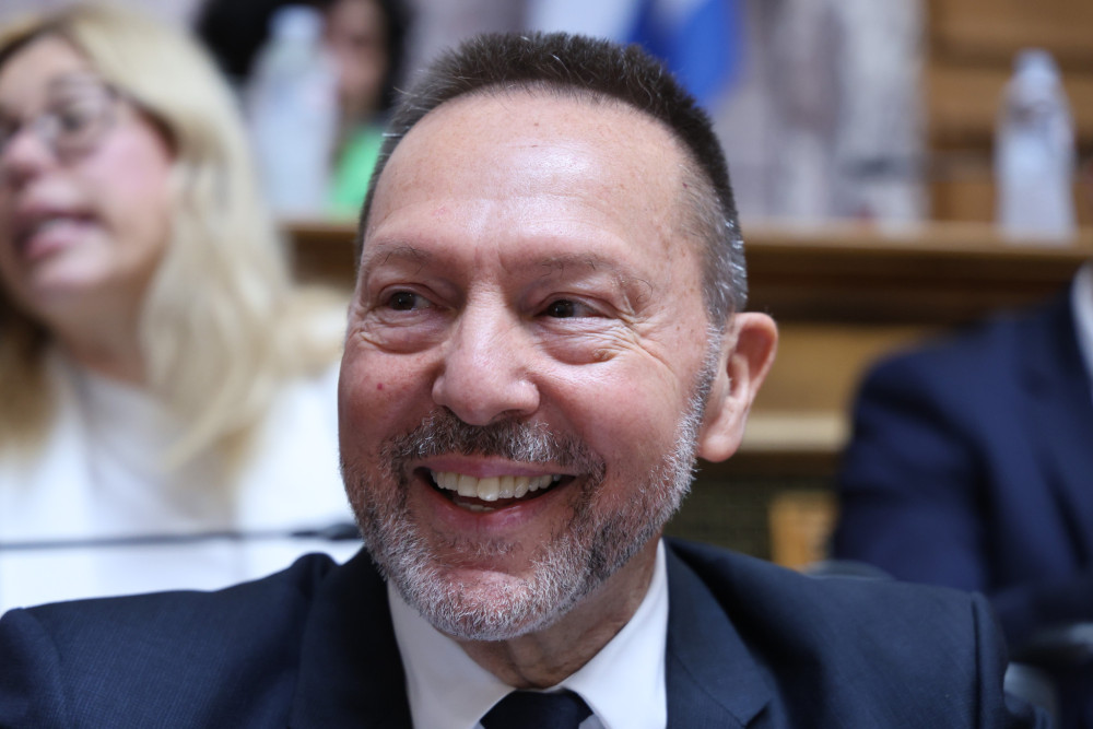 Τράπεζα της Ελλάδος: Εγκρίθηκε η νέα θητεία Στουρνάρα μέσα σε πολιτική ένταση (video)