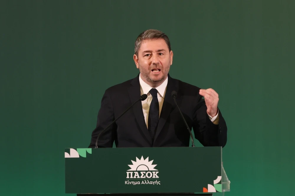 Χαμός στο ΠΑΣΟΚ με τις δημοσκοπήσεις: τα τηλεφωνήματα Ανδρουλάκη, οι απειλές και οι αντιδράσεις