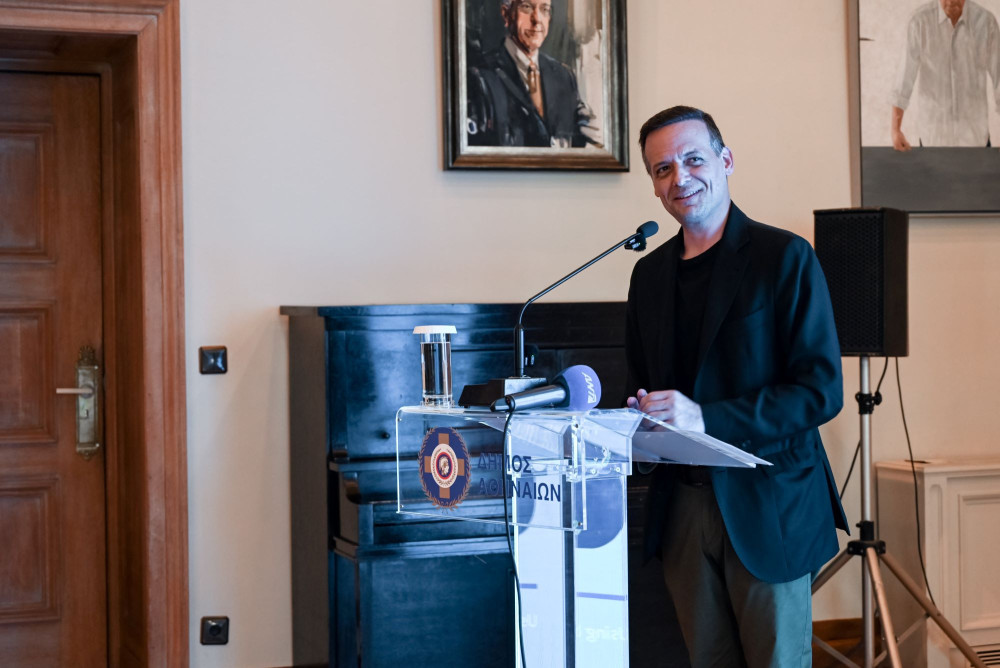 Ο Δούκας «μπέρδεψε» το δημαρχείο της Αθήνας με τη Χαριλάου Τρικούπη
