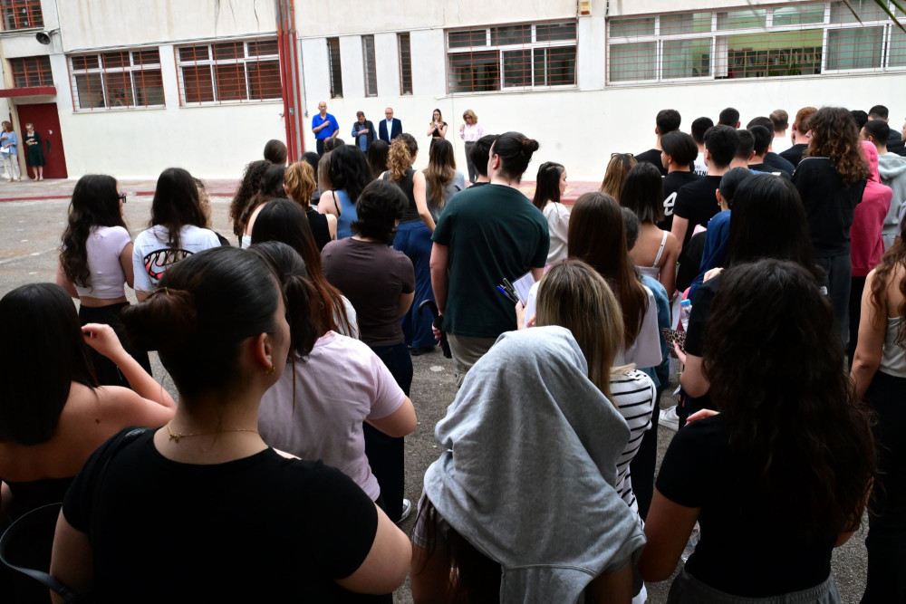 Πανελλαδικές: σε Λατινικά, Χημεία και Πληροφορική εξετάζονται οι υποψήφιοι των ΓΕΛ