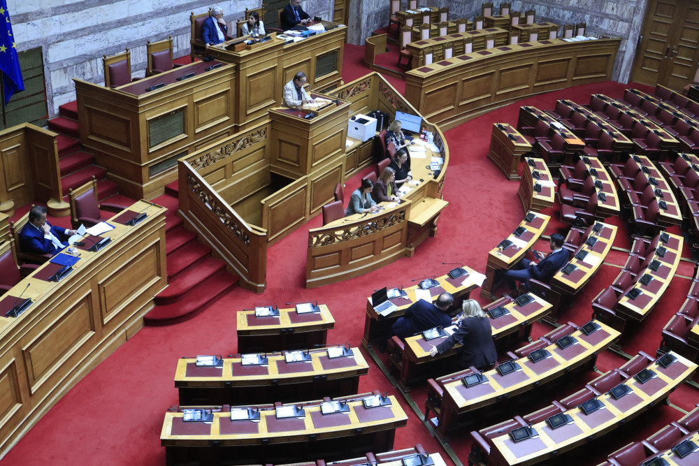 Βουλή: πέρασε από τη Βουλή το νομοσχέδιο για το μεταναστευτικό - Όσα είπε η Σέβη Βολουδάκη