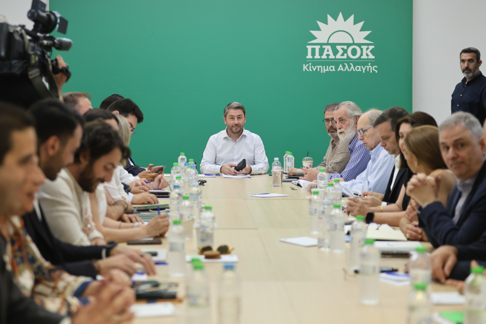 ΠΑΣΟΚ: Η «βόμβα» Δούκα για συνεργασίες άναψε φωτιές - Αιχμές στελεχών και μήνυμα Ανδρουλάκη