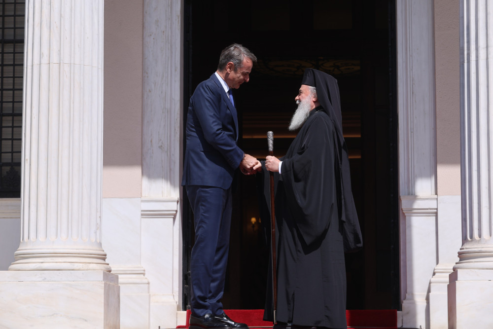 Πατριάρχης Ιεροσολύμων Θεόφιλος Γ’ σε Κυριάκο Μητσοτάκη: Ο Ντόναλντ Τραμπ θέλει να επισκεφτεί την Ελλάδα (photos)