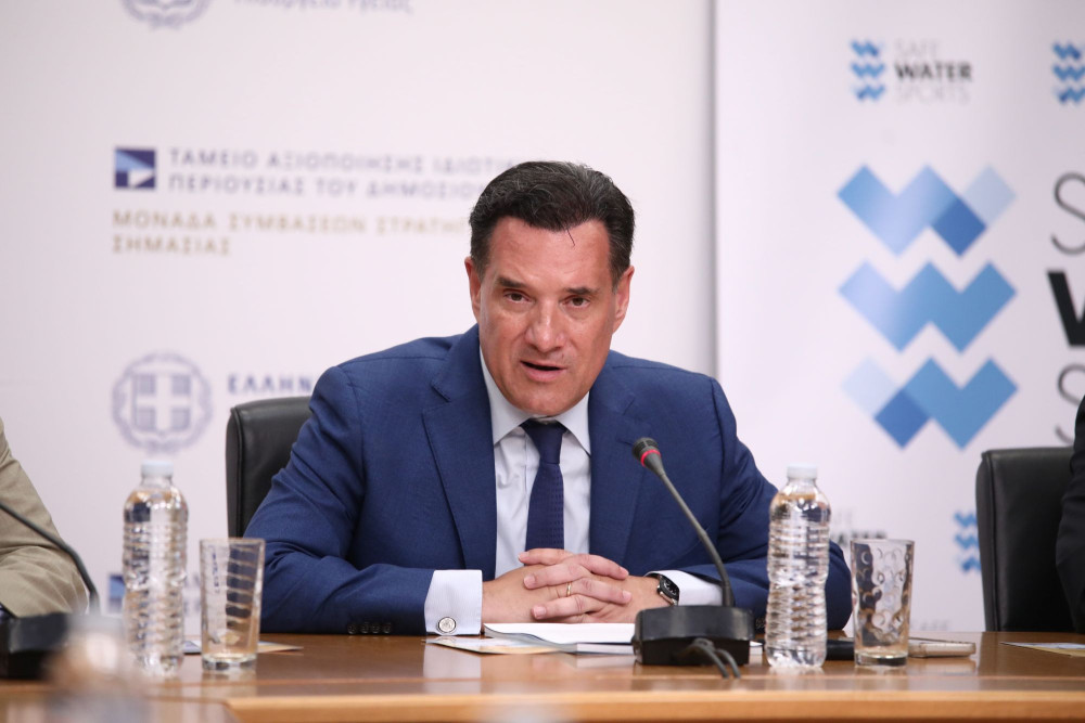 Άδωνις Γεωργιάδης για πεσμένους σοβάδες στο Βενιζέλειο: Χαλαρώστε, δεν καταρρέει το ΕΣΥ