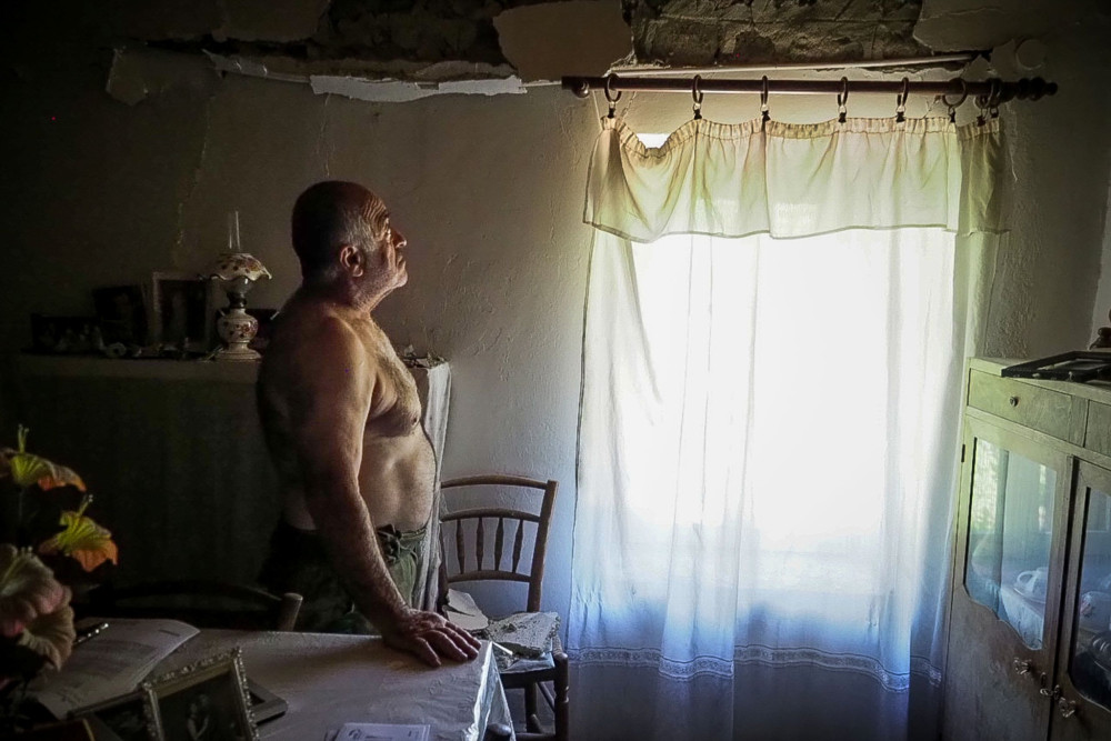 Διαδοχικές σεισμικές δονήσεις στην Εύβοια ταρακούνησαν και την Αττική - Κατολισθήσεις και ζημιές σε σπίτια (video)