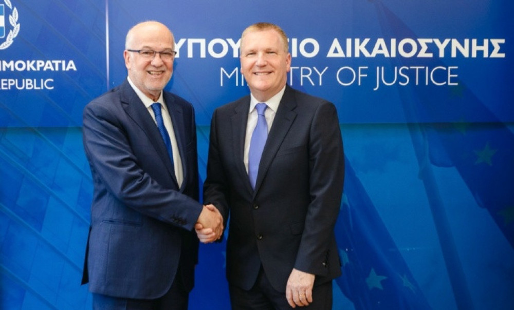 Ο ΜακΓκραθ συνεχάρη τον Γιώργο Φλωρίδη για τις μεταρρυθμίσεις σε Δικαιοσύνη και Κράτος Δικαίου - «Εντυπωσιακές επιδόσεις»