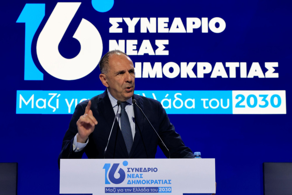 Συνέδριο ΝΔ: η απαγγελία Γεραπετρίτη και το σφύριγμα Θεοχάρη