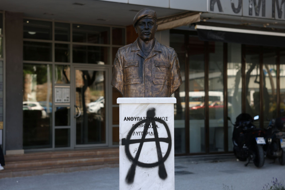 Βεβήλωσαν για άλλη μια φορά την προτομή του Γιώργου Λυγγερίδη