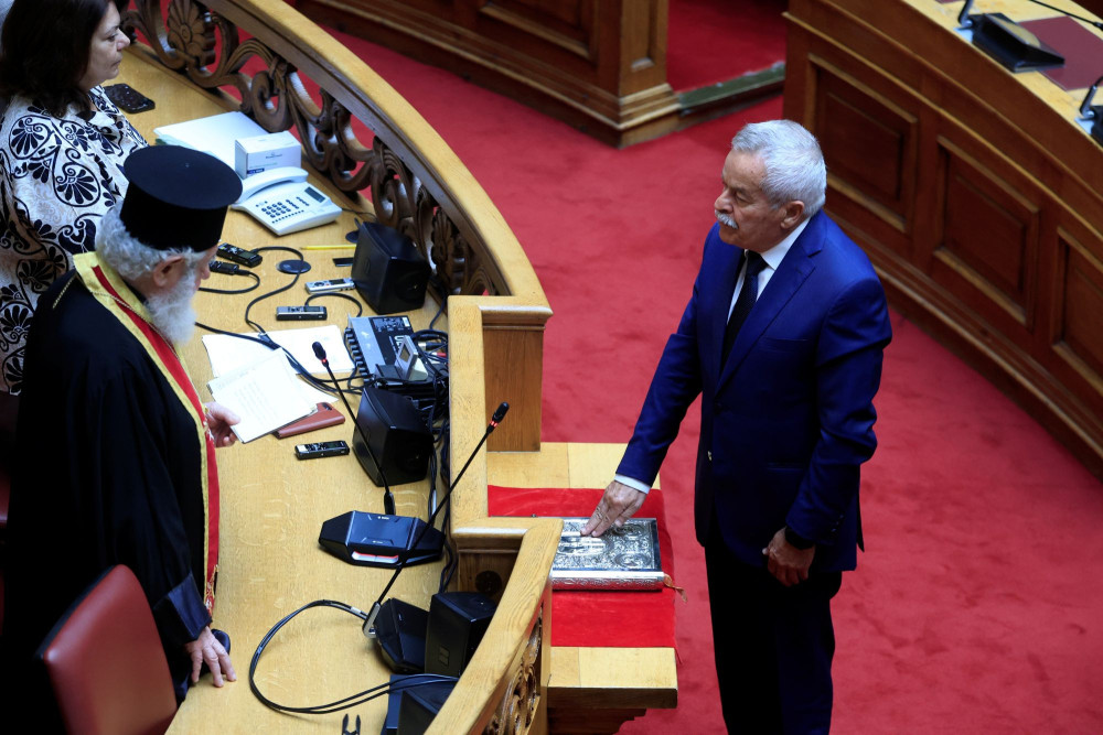 Ορκίστηκε στη Βουλή ο Κώστας Κόλλιας - Επιστρέφει στη θέση του Νίκου Ταγαρά