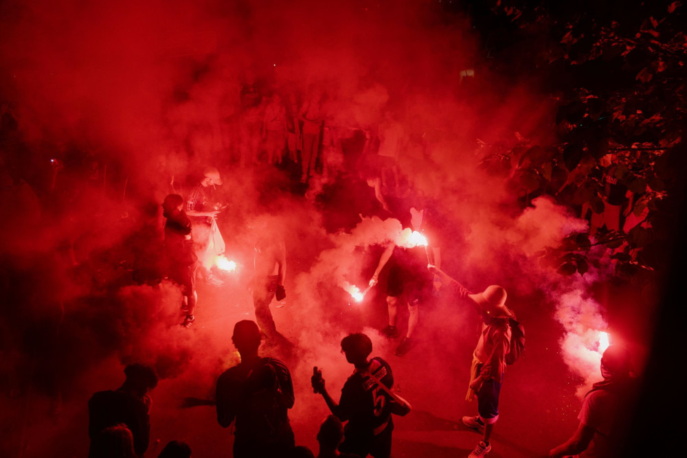 Χάος στο Παρίσι: συγκρούσεις, προσαγωγές και τραυματισμοί μετά τη νίκη της Παρί Σεν Ζερμέν (video)