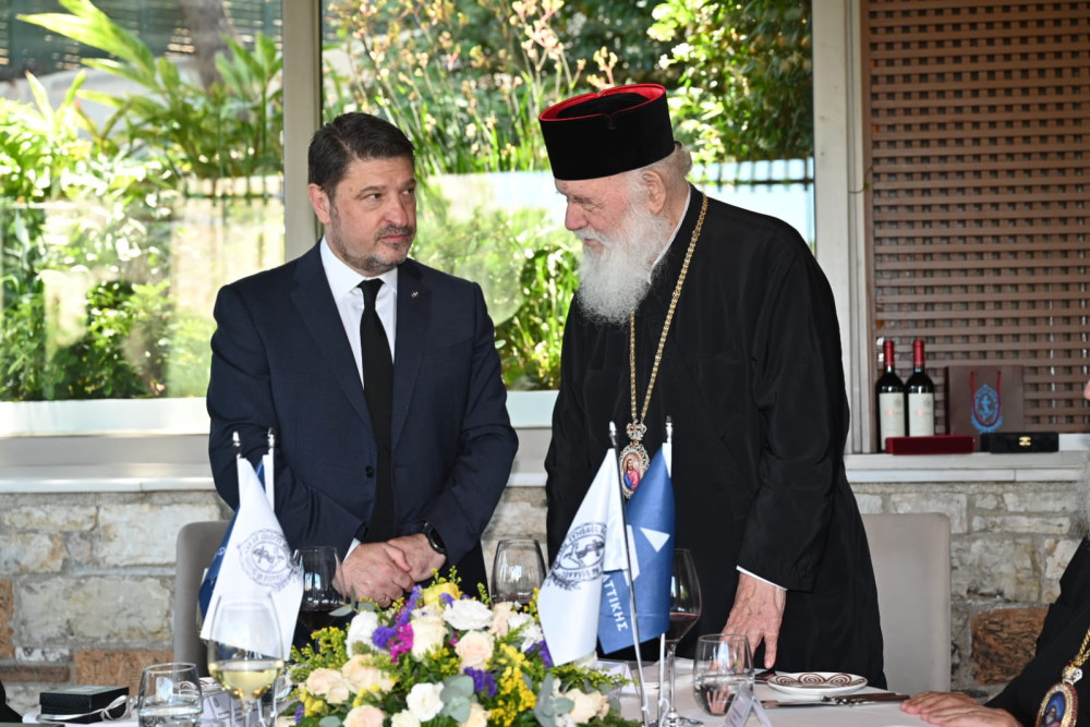 Γεύμα εργασίας του Νίκου Χαρδαλιά με τον αρχιεπίσκοπο και μέλη της Ιεράς Συνόδου (photos)