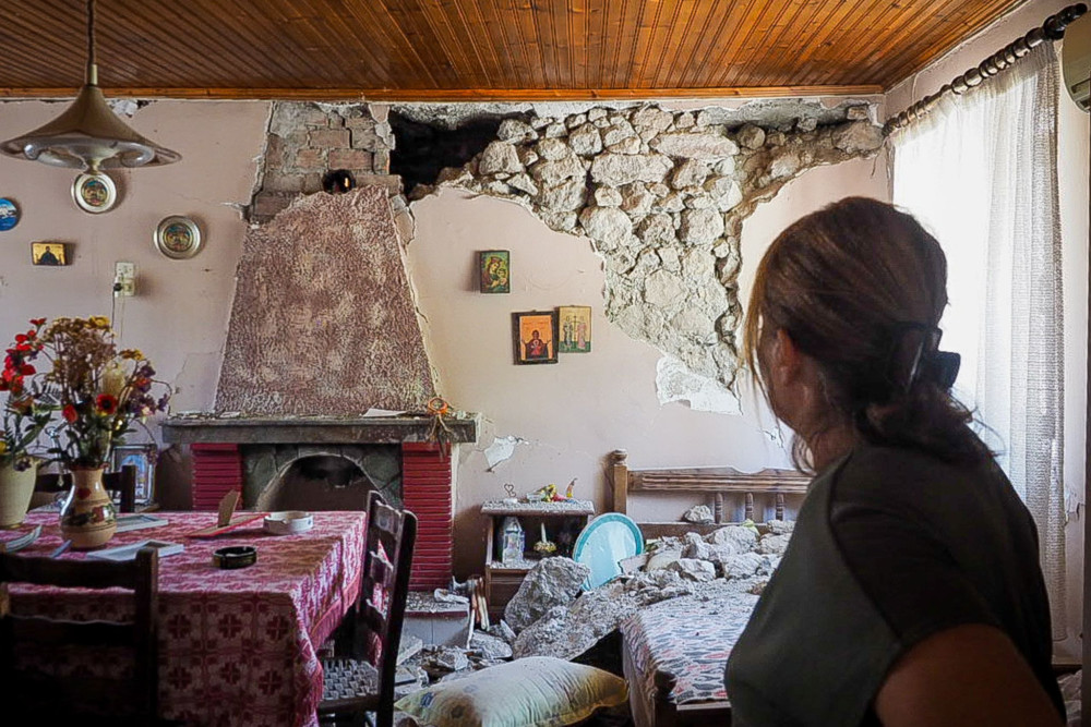 Στη Βόρεια Εύβοια ο Ευάγγελος Τουρνάς μετά τα 5,2 Ρίχτερ - Ζημιές και κατολισθήσεις σε Προκόπι και Δαφνούσα (video)