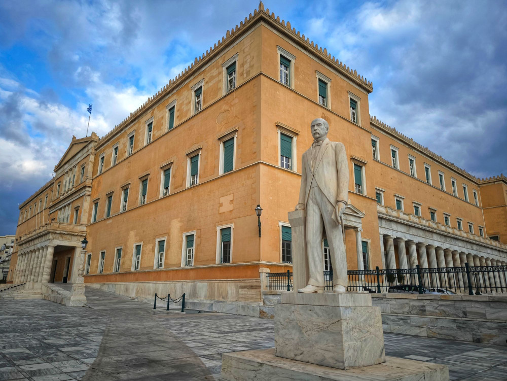 Η έκθεση της ΕΕΔΑ στη Βουλή φέρνει στο προσκήνιο AI και δικαιώματα