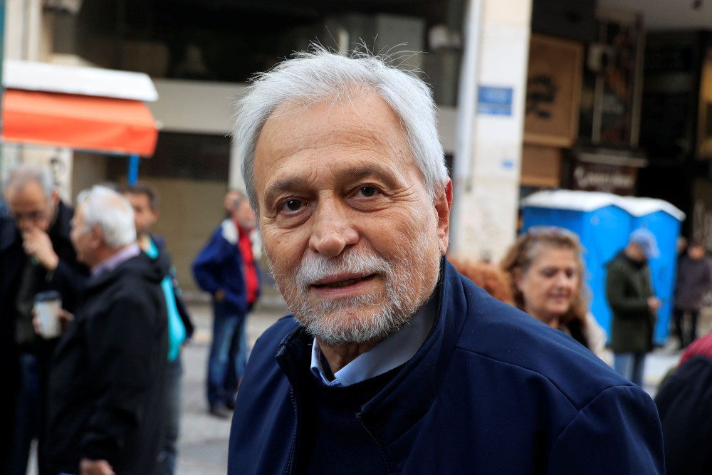 Ο Δημήτρης Χατζησωκράτης στέλνει τα «ασημικά» του ΣΥΡΙΖΑ, προίκα στον Τσίπρα (video)