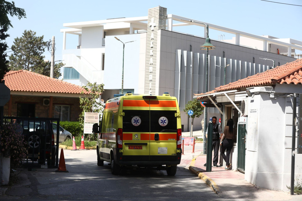 Σοβαρό τροχαίο με τρία μηχανάκια στα Καμένα Βούρλα - Στο νοσοκομείο τέσσερα άτομα