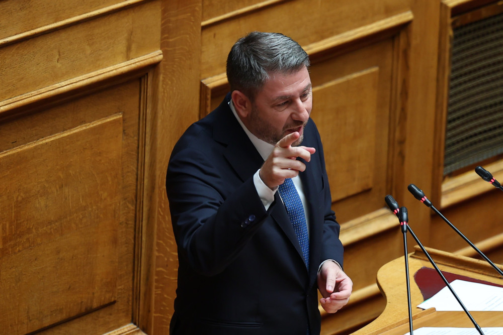 Κραταιός Νικόλας εναντίον κραταιού Νικόλα