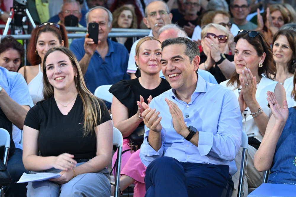 Νέα «χτυπήματα» του Αλέξη Τσίπρα στο ΠΑΣΟΚ του Νίκου Ανδρουλάκη που παραπαίει