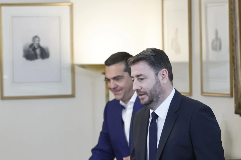 ΕΛΑΣ - ΠΑΣΟΚ: Ξεκίνησε η μάχη με ανταλλαγή ύβρεων αλλά και στελεχών