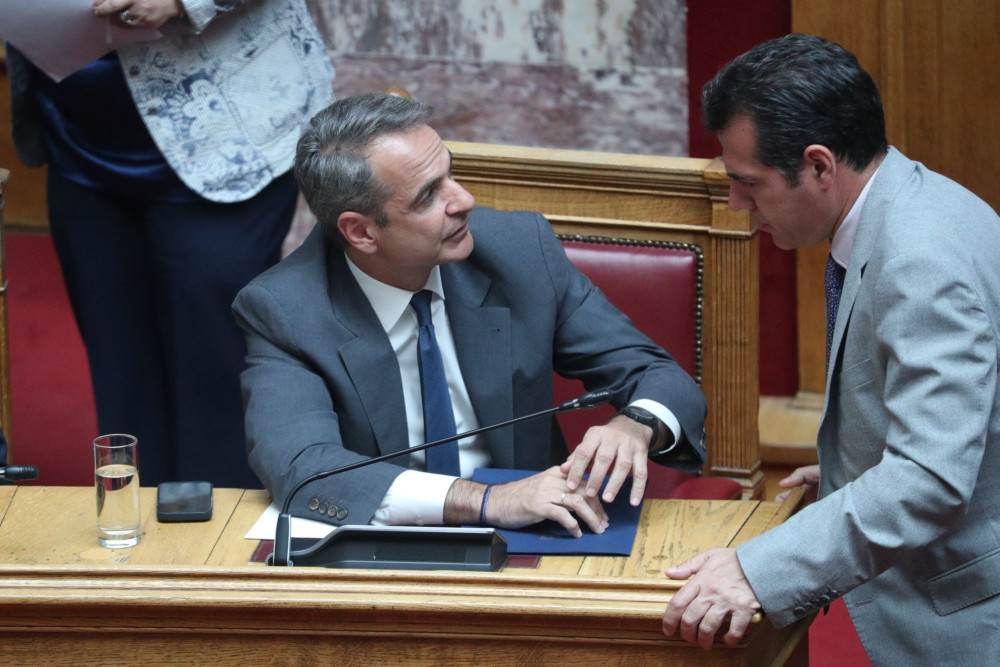 Μητσοτάκης και Πλεύρης απέναντι σε όλους για το μεταναστευτικό