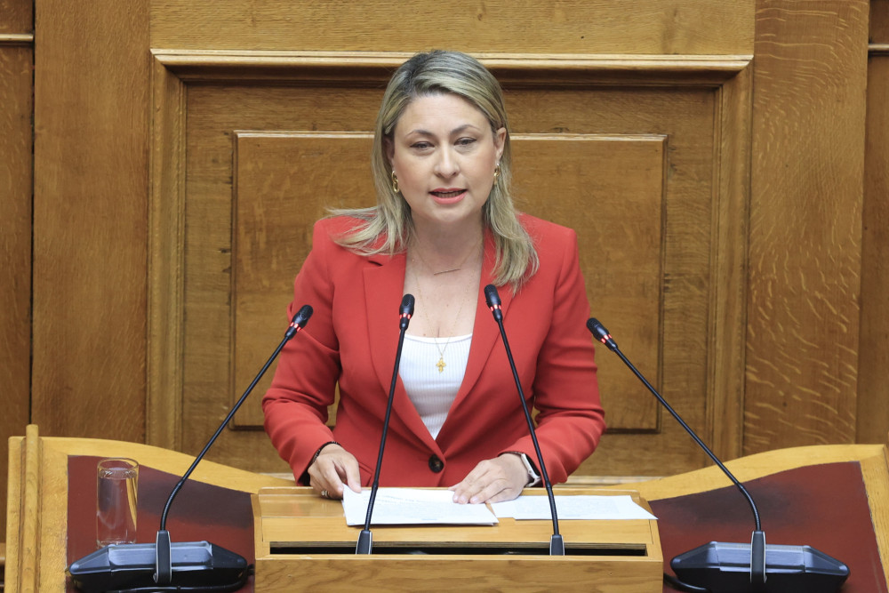 Η Χριστίνα Αλεξοπούλου καταδικάζει τον εκφοβισμό σε βάρος του πρύτανη Χρήστου Μπούρα