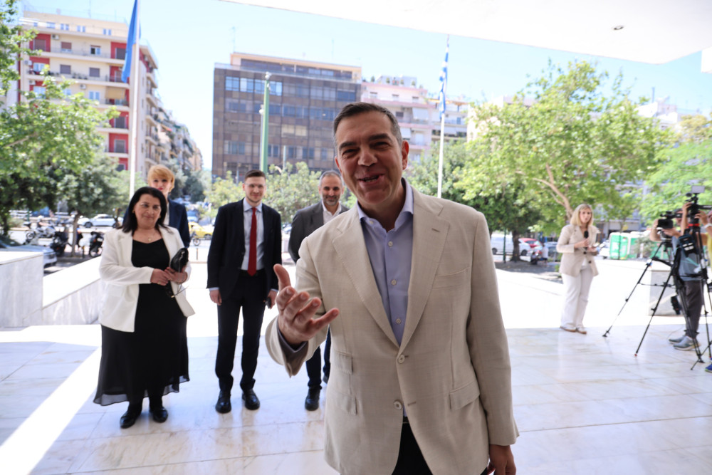 Βραβείο ανακύκλωσης του ασήμαντου; Το rebranding του Τσίπρα διεκδικεί το μεγάλο βραβείο πολιτικής λήθης