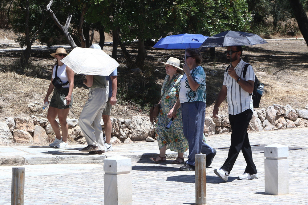 Γιατί ο καύσωνας που «λιώνει» την Ευρώπη δεν έχει επηρεάσει την Ελλάδα