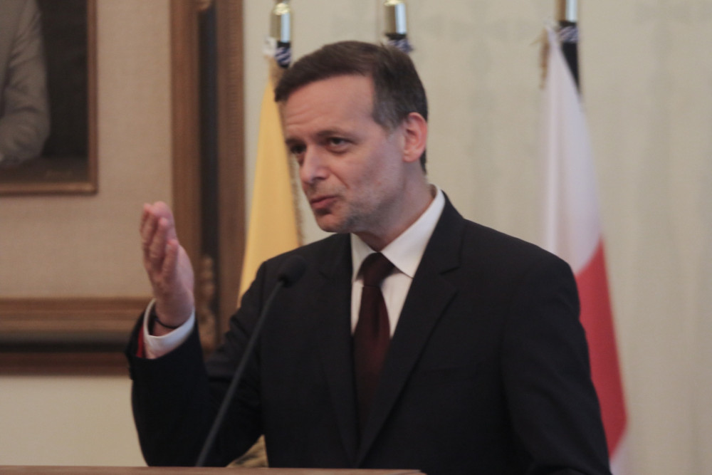 Χάρης Δούκας τώρα και με κείμενα γραμμένα από AI