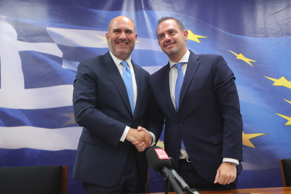 Παράδοση-παραλαβή στο υπ. Εθνικής Οικονομίας και Οικονομικών - Τι είπαν οι Δημήτρης Μαρκόπουλος-Γιώργος Κώτσηρας