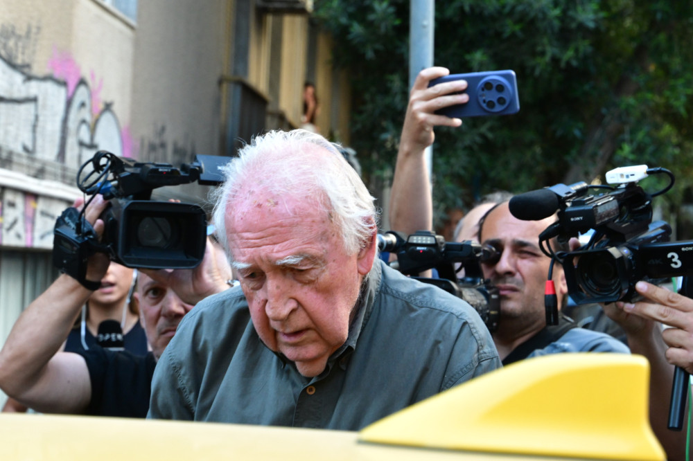Με ταξί και συνοδεία περιπολικών επέστρεψε στον Κορυδαλλό ο Αλέξανδρος Γιωτόπουλος (photos)