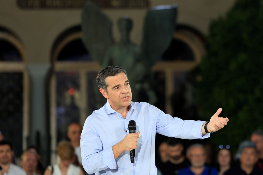 Ο Τσίπρας και τα… παραμύθια χωρίς τέλος: το rebranding που δεν πέτυχε και η επιστροφή στις ρίζες