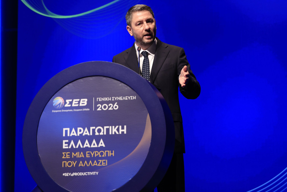 Στον ΣΕΒ με λόγια για επενδύσεις και πρόγραμμα για… παροχές ο Ανδρουλάκης