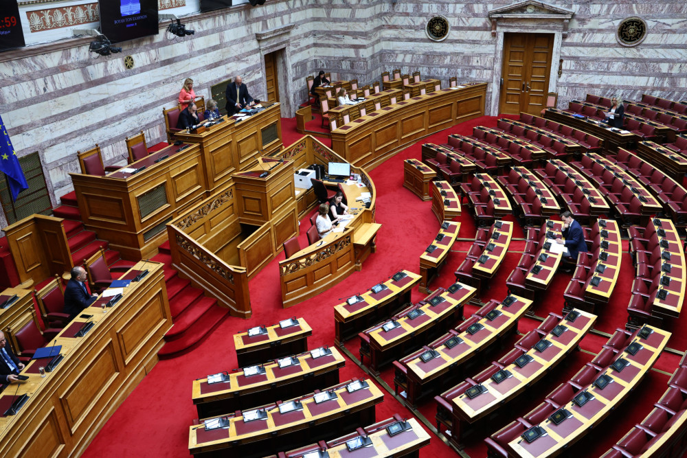 Πλειοδοσία υποσχέσεων στην αντιπολίτευση - Το μέτωπο της κυβέρνησης απέναντι στα νέα «λεφτόδεντρα» (video)