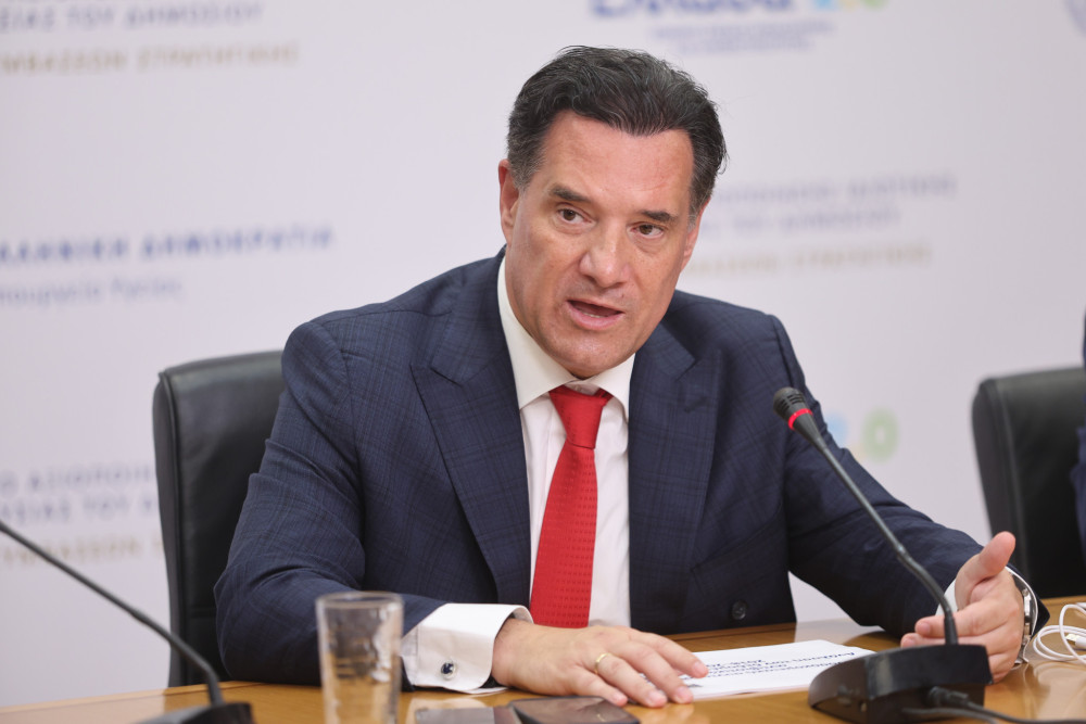 Άδωνις Γεωργιάδης σε σκιτσογράφο Στάθη για την επίθεση σε Μανωλίδου: Είσαι συμπλεγματικός μισογύνης