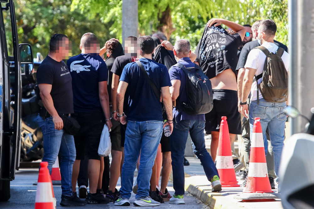 Ποινική δίωξη για σωρεία κακουργημάτων σε βάρος των συλληφθέντων οργανωμένων οπαδών