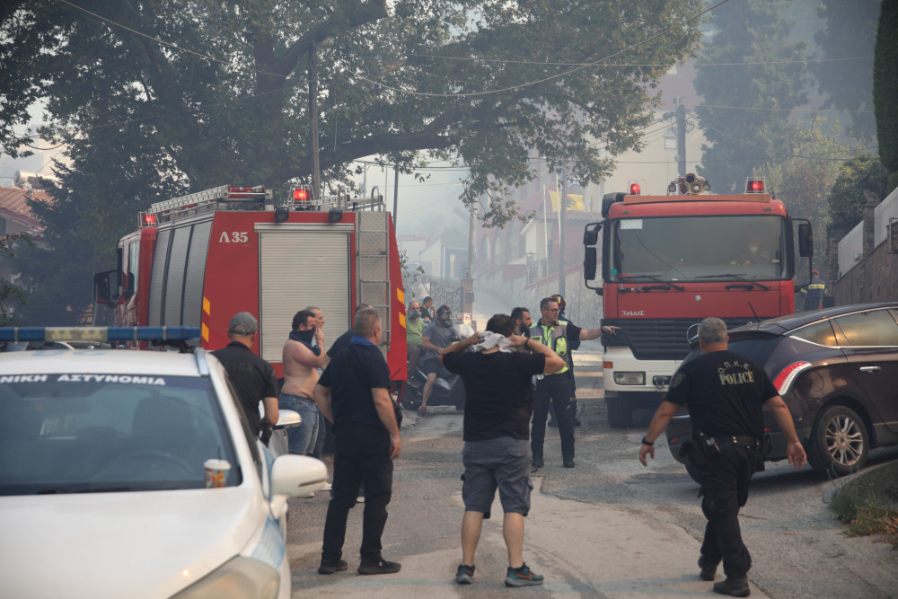 Τραγωδία στο Ωραιόκαστρο: Εντοπίστηκε δεύτερη σορός στην οικία μετά το πέρασμα της φωτιάς - φόβοι πως πρόκειται για το παιδί (video)