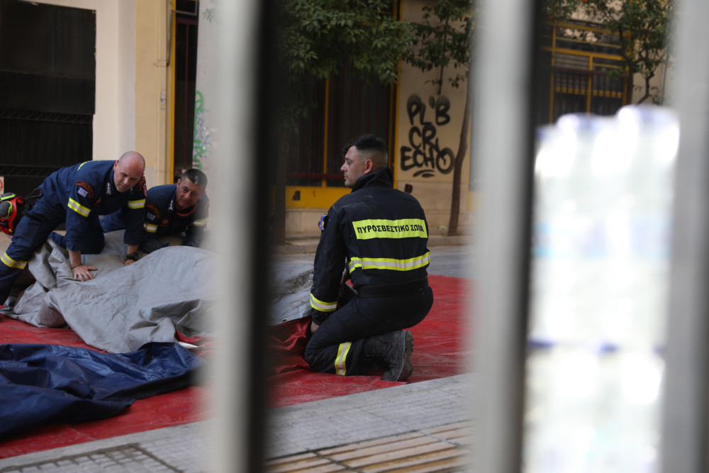 Πετράλωνα: Μετατράπηκαν σε συλλήψεις οι προσαγωγές για την κατάρρευση της πολυκατοικίας