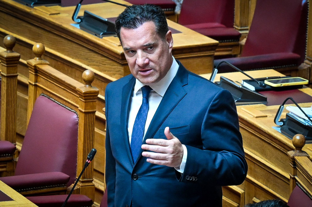 «Μπλόκο» με τροπολογία Άδωνη Γεωργιάδη σε όλα τα ψεκασμένα καπνιζόμενα προϊόντα
