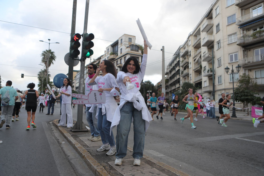 Η Αθήνα παιδική χαρά σπορτίφ και επαναστατών