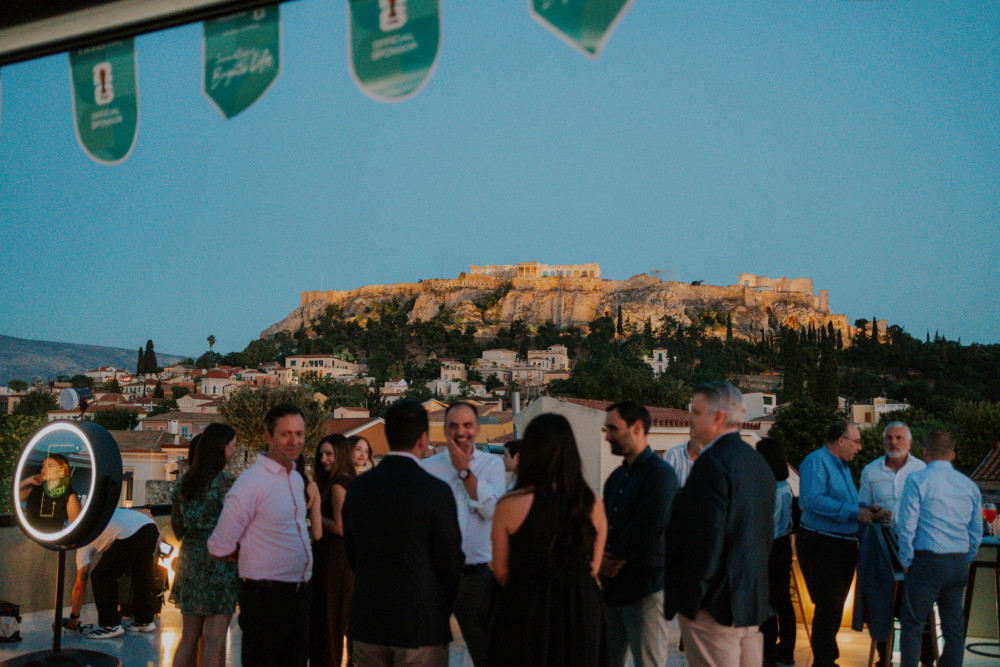 Η Hisense Hellas γιόρτασε το FIFA World Cup 2026 με ένα exclusive rooftop event με θέα την Ακρόπολη