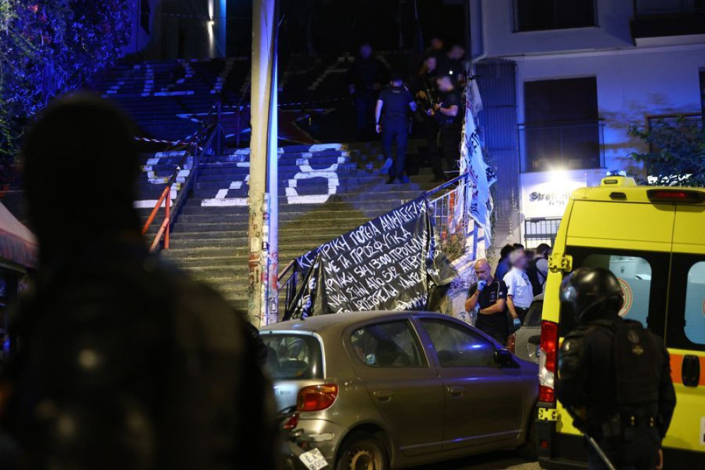 Αιματηρή επίθεση στα Εξάρχεια: Τούρκος ο άνδρας που εκτελέστηκε στα σκαλιά του Στρέφη (video)
