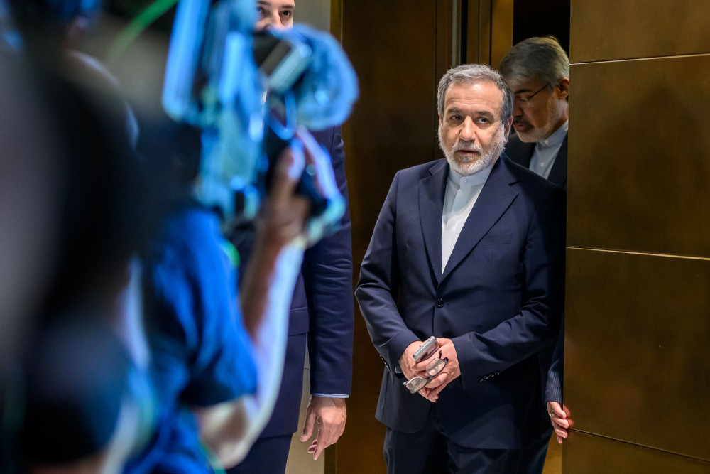 Συνεχίζονται οι συνομιλίες Ιράν – Ομάν για τα Στενά του Ορμούζ
