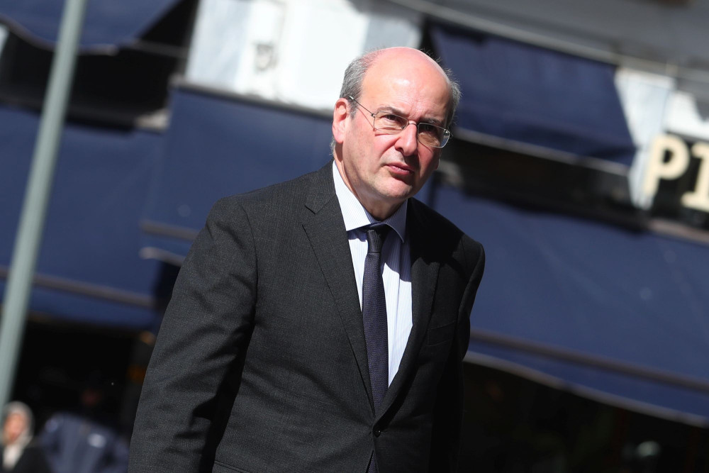 Κωστής Χατζηδάκης: Ορισμένα κόμματα εφαρμόζουν δύο μέτρα και δύο σταθμά για τη βία