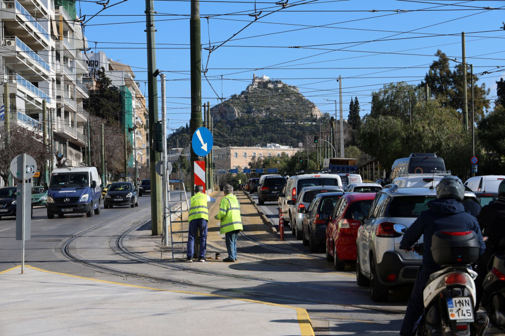Λάμπρος Καλαρρύτης για την κίνηση: Ένας μήνας χαμένος στον δρόμο (video)