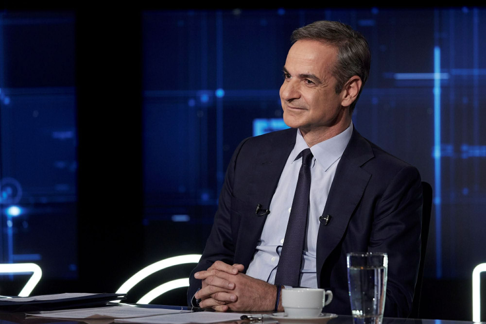 Κυριάκος Μητσοτάκης: Εκλογές με φουτεράκι - τι είπε για Σάκκαρη και Μουντιάλ (video)
