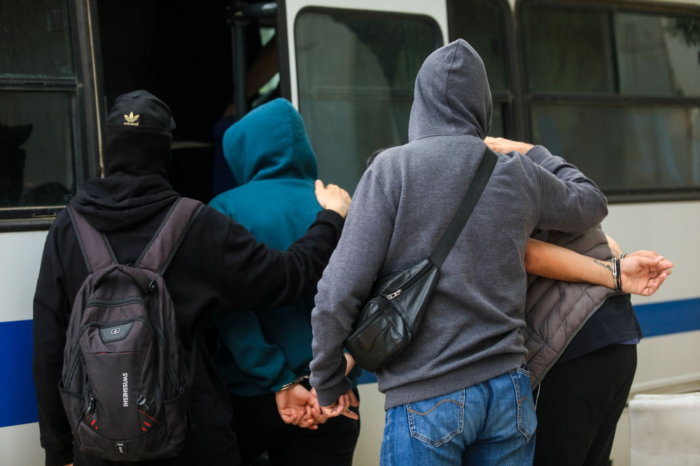 Ενέδρα σε οικογένεια από χούλιγκαν του Ολυμπιακού